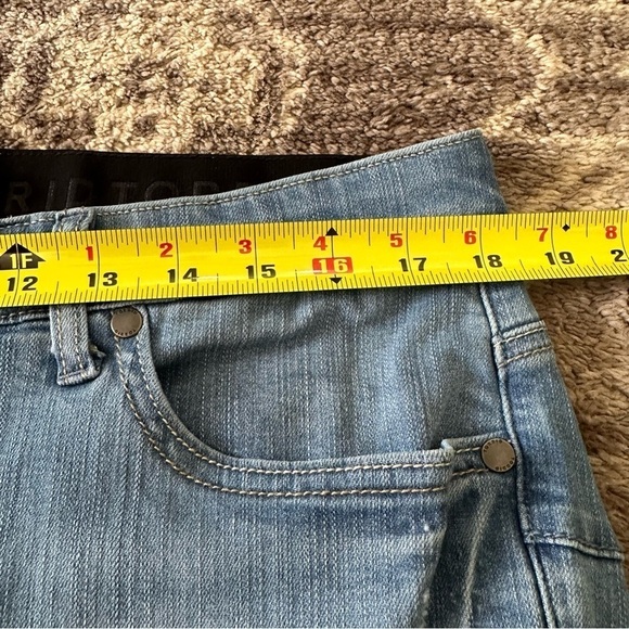 NWOT Torrid Bombshell Skinny Stretch High-Rise Destructed Jeans Fray Hem 16S - Picture 9 of 10